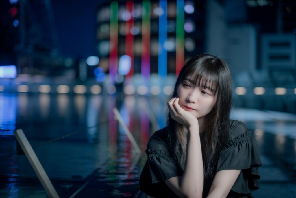 悩むパパ活女子のイメージ