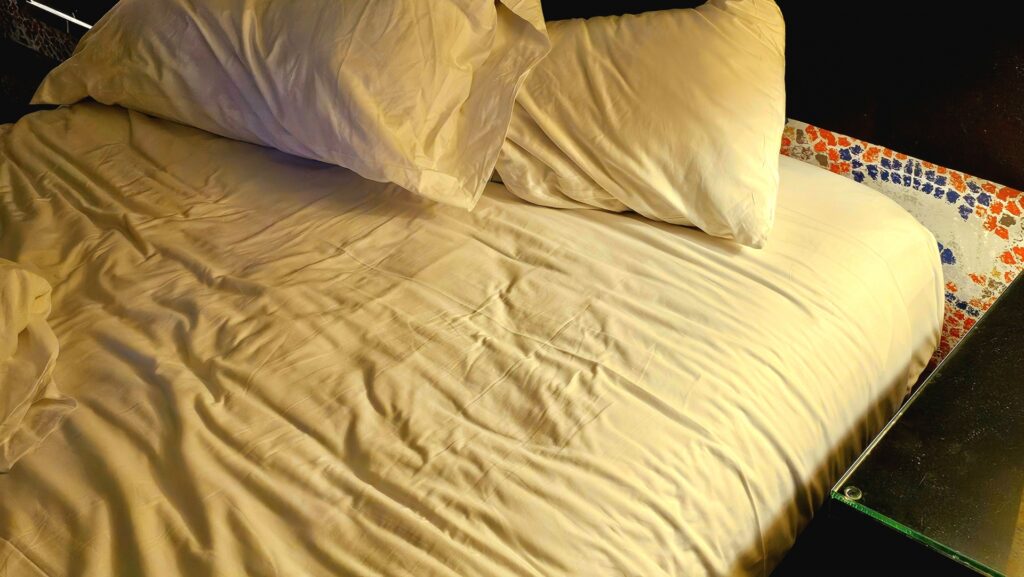 ラブホテルのベッド